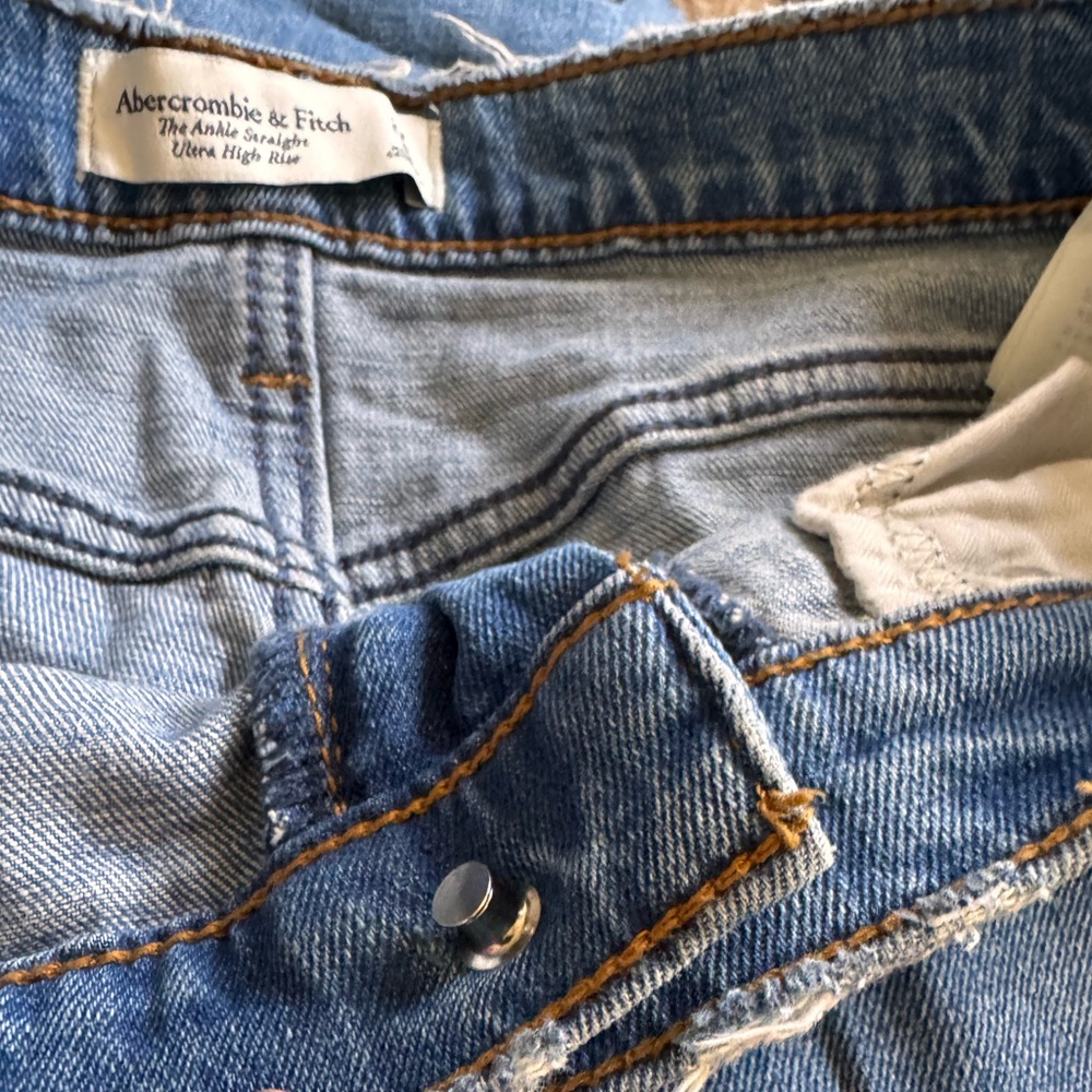 Abercrombie Ultra High Rise Ankle Straight Jean - Picture 11 of 11
